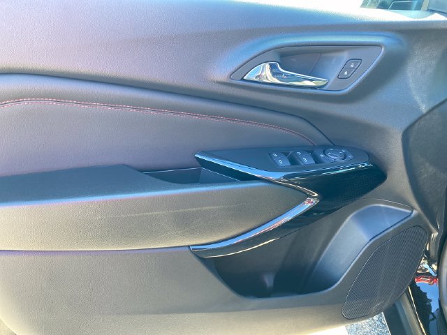 Used 2025 Chevrolet Trax RS w/ Driver Confidence Package FWD image 16