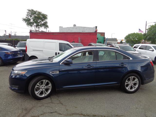 Used 2017 Ford Taurus SEL FWD image 4