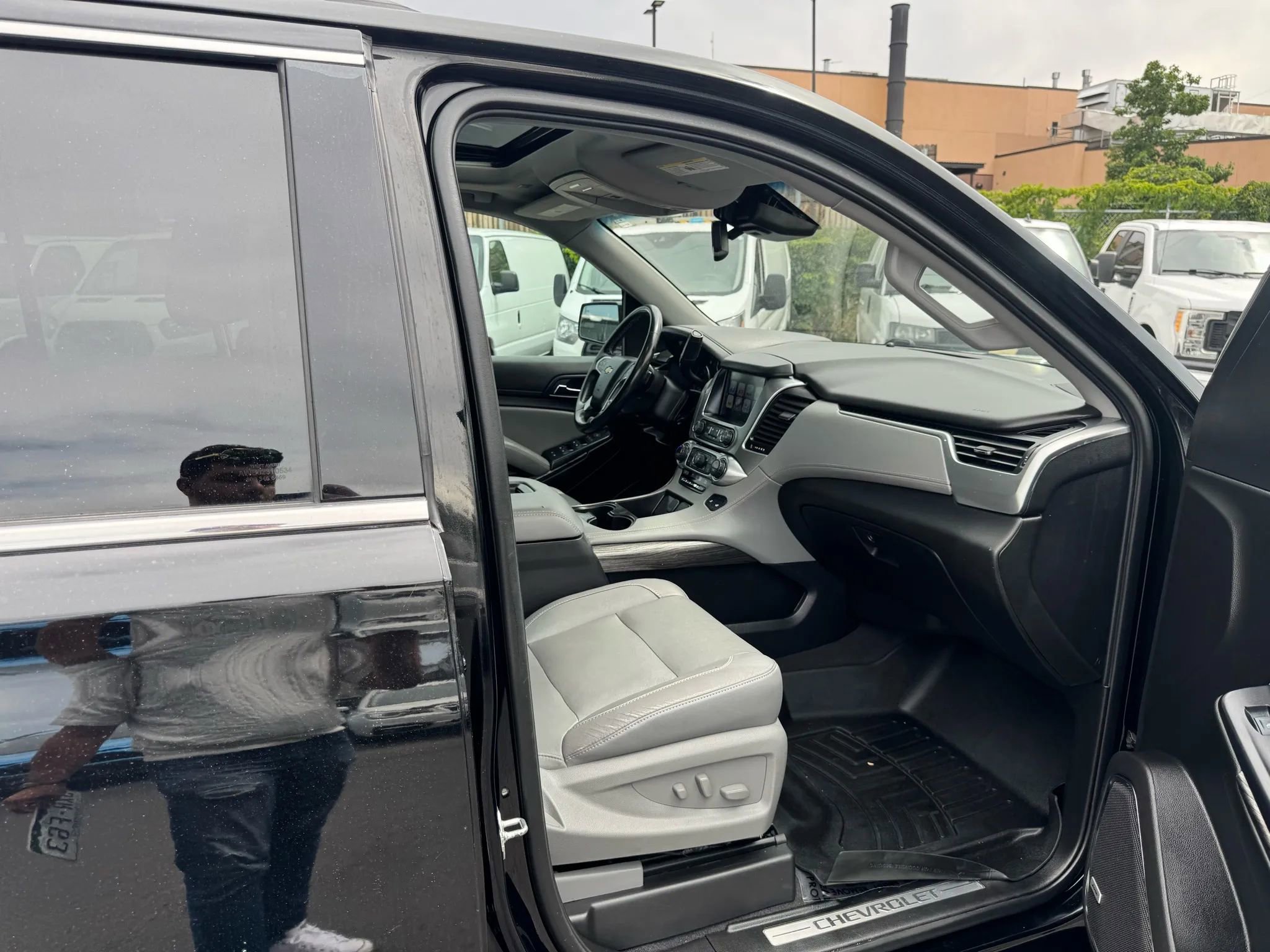 Used 2019 Chevrolet Tahoe LT w/ Luxury Package AWD/4WD image 25