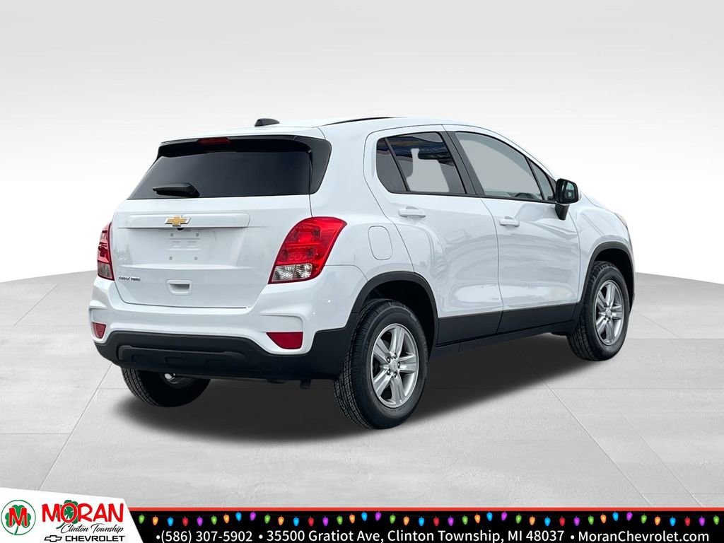 Certified 2022 Chevrolet Trax LS w/ Tint and Cruise Package image 6