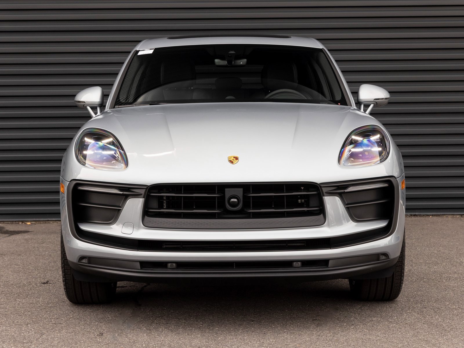 Certified 2025 Porsche Macan image 7