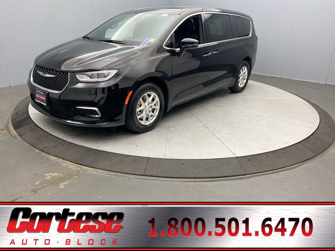 Used 2025 Chrysler Pacifica Select