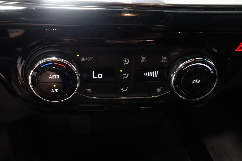Used 2025 Chevrolet Trax RS w/ Driver Confidence Package FWD image 32
