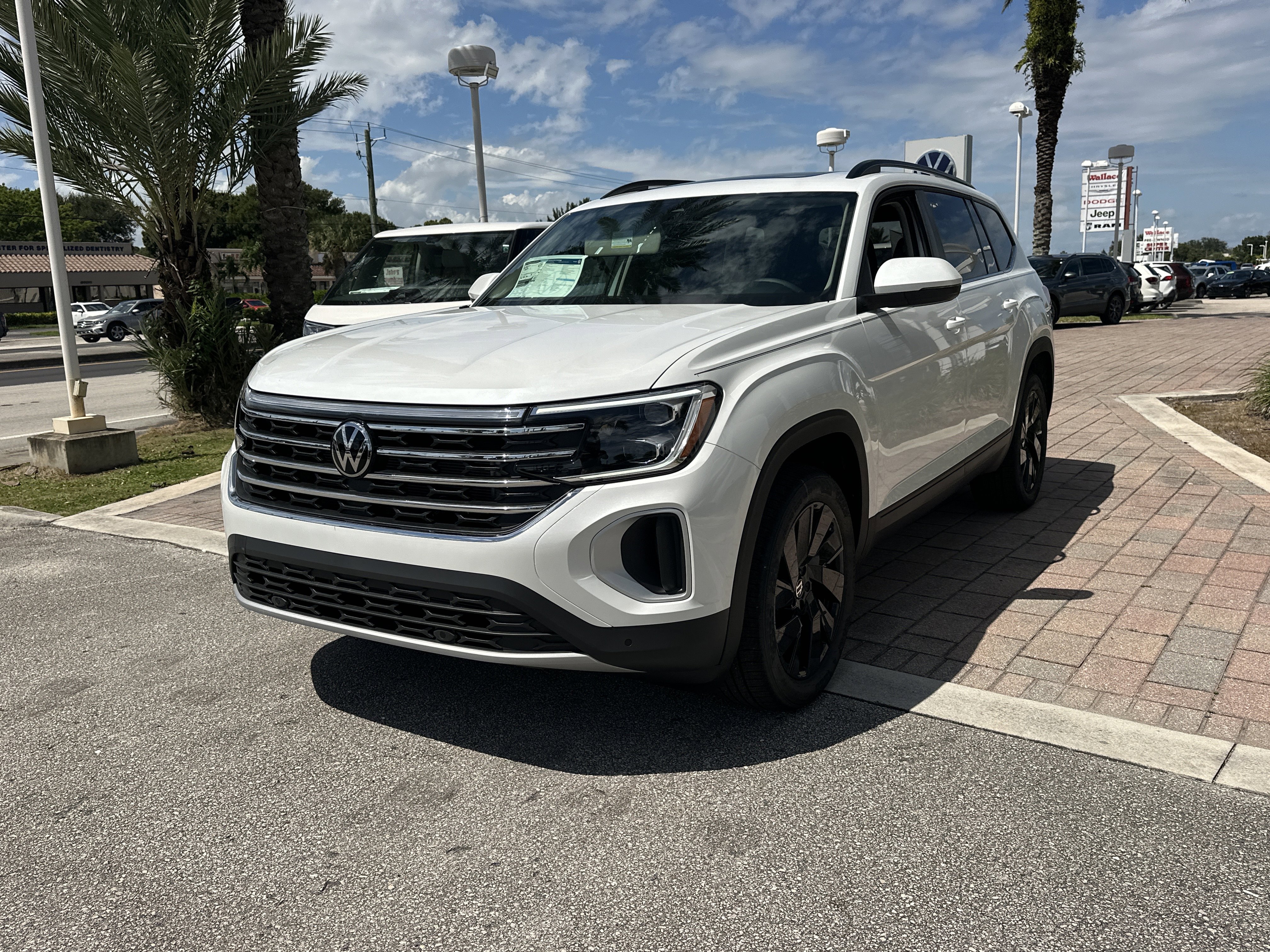 New 2026 Volkswagen Atlas SE image 2