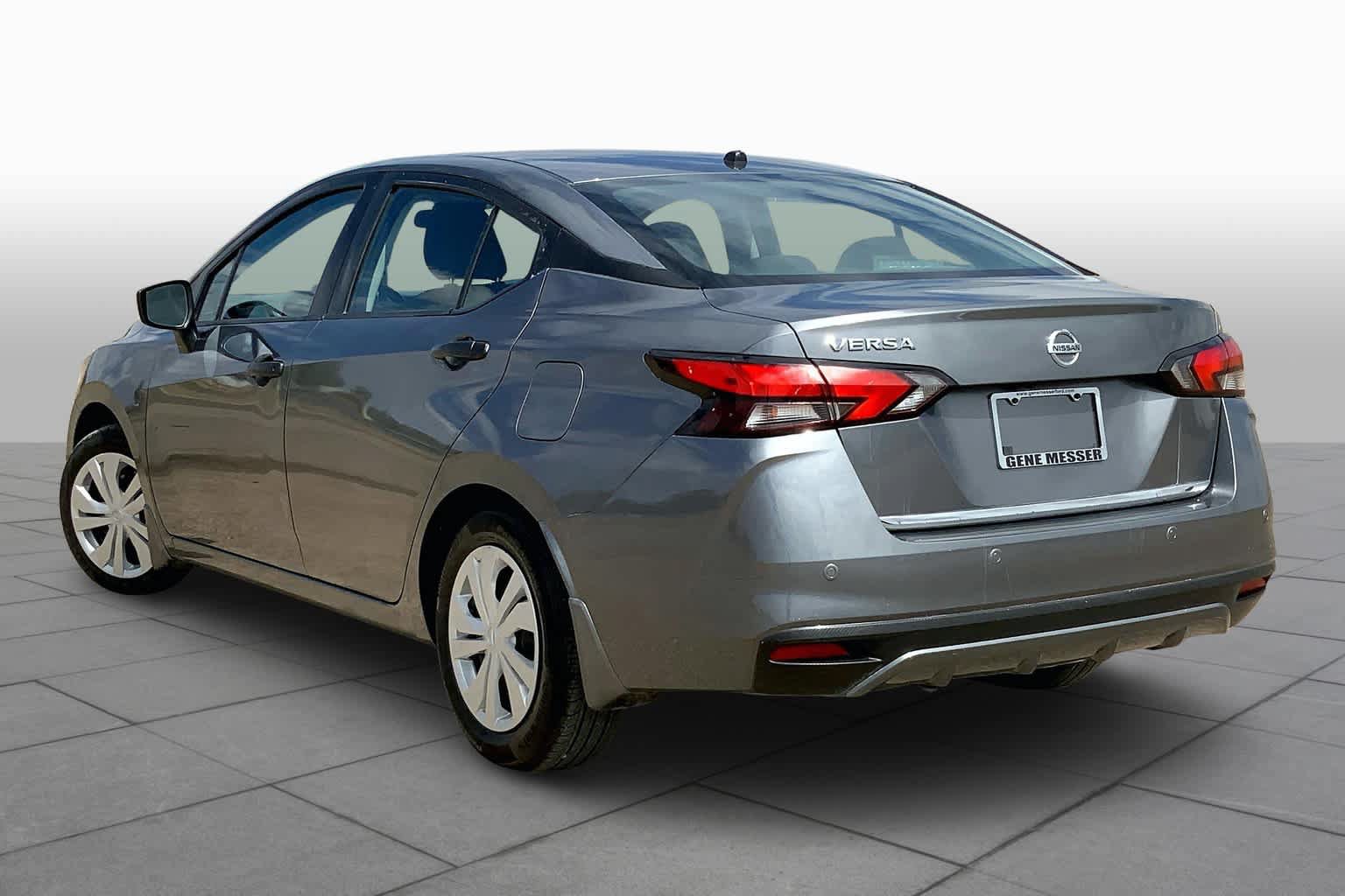 Used 2020 Nissan Versa S FWD image 11