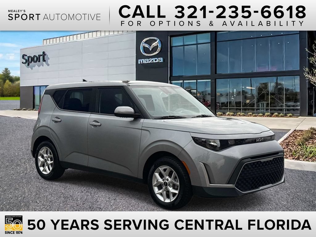 Used 2023 Kia Soul LX w/ Option Group 015 FWD image 1