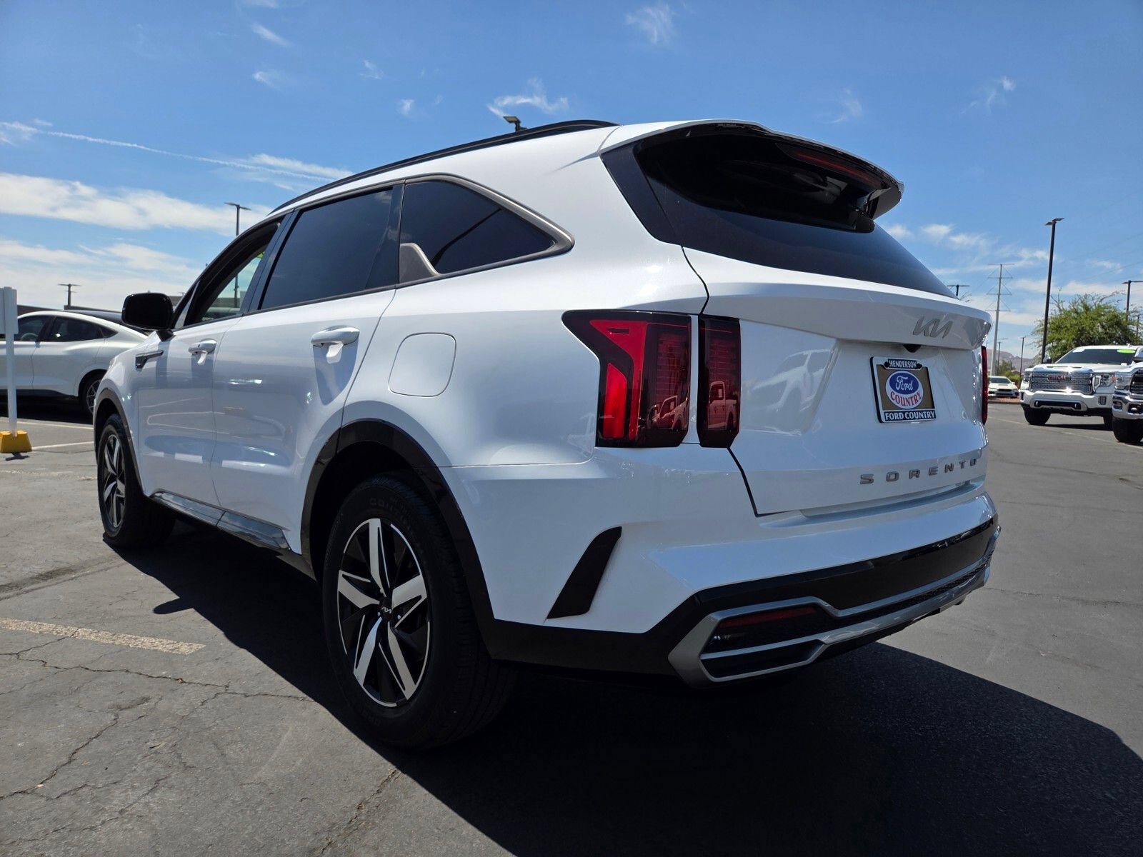 Used 2022 Kia Sorento S w/ Panoramic Sunroof Package FWD image 4