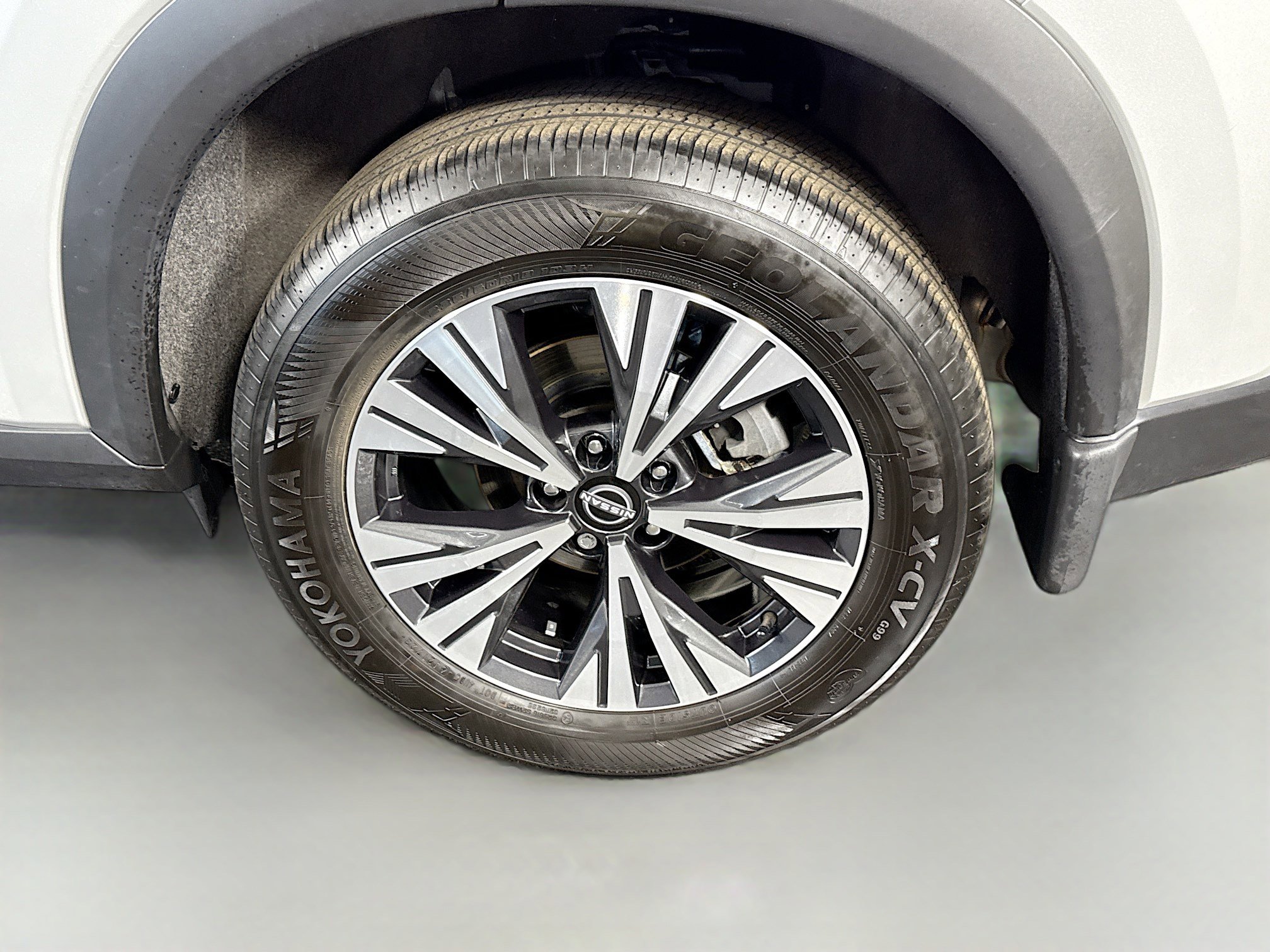 Used 2023 Nissan Rogue SV image 37