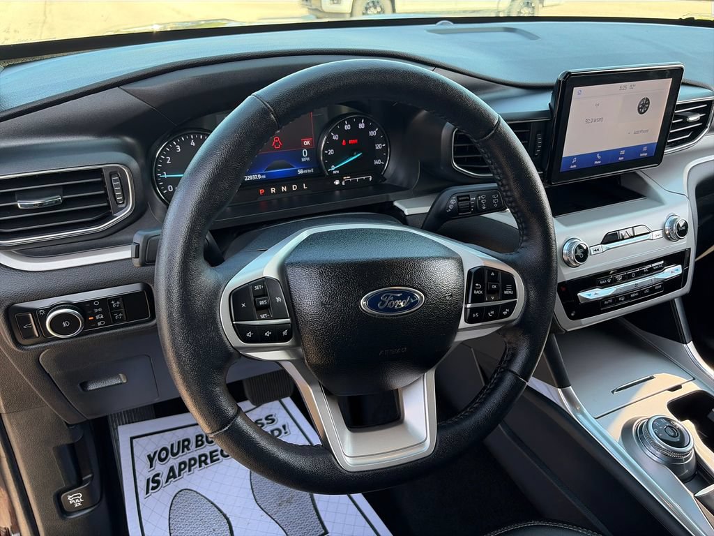 Used 2023 Ford Explorer XLT w/ Equipment Group 202A AWD/4WD image 18