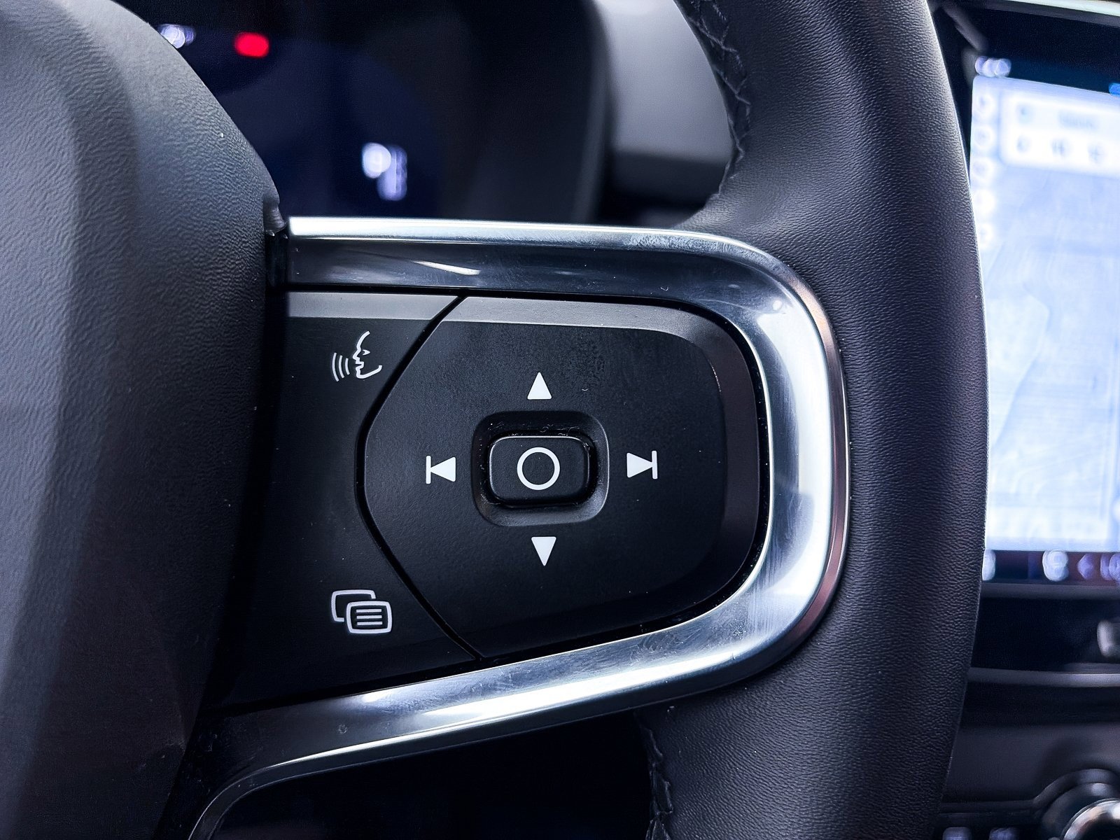 Used 2023 Volvo C40 P8 Recharge Ultimate image 30