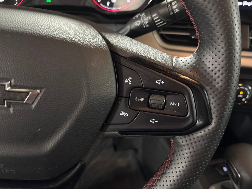 Used 2025 Chevrolet Trax RS FWD image 16