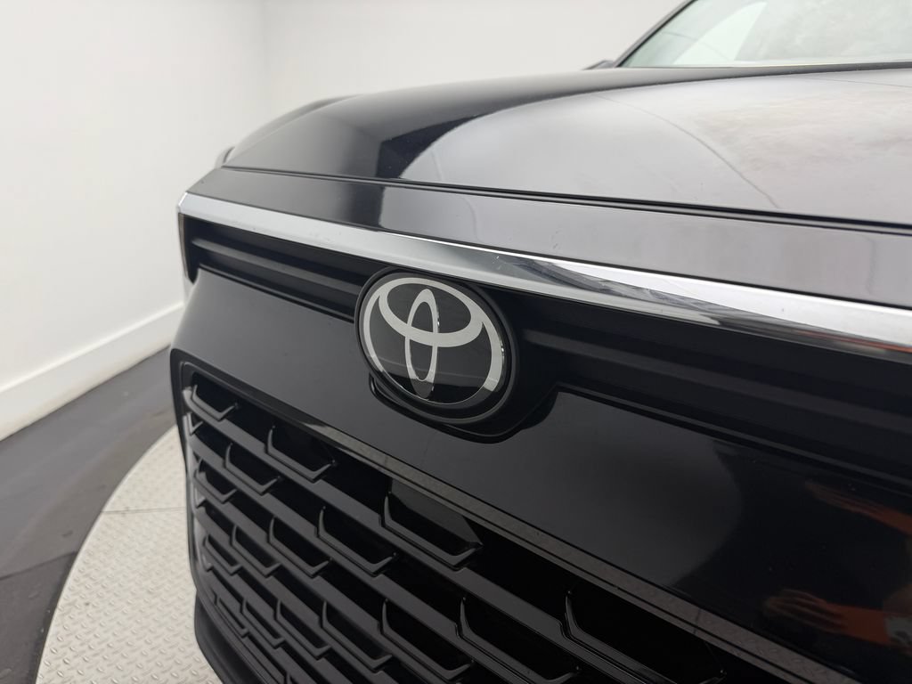 Used 2025 Toyota Grand Highlander AWD image 9