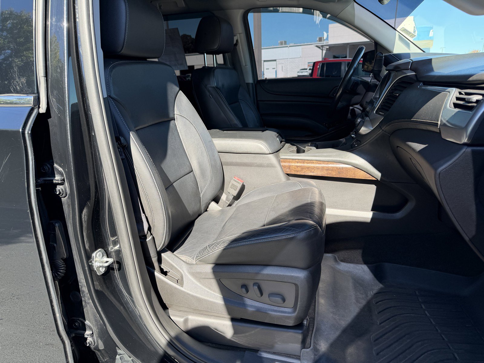 Used 2017 Chevrolet Tahoe LT w/ Luxury Package AWD/4WD image 15