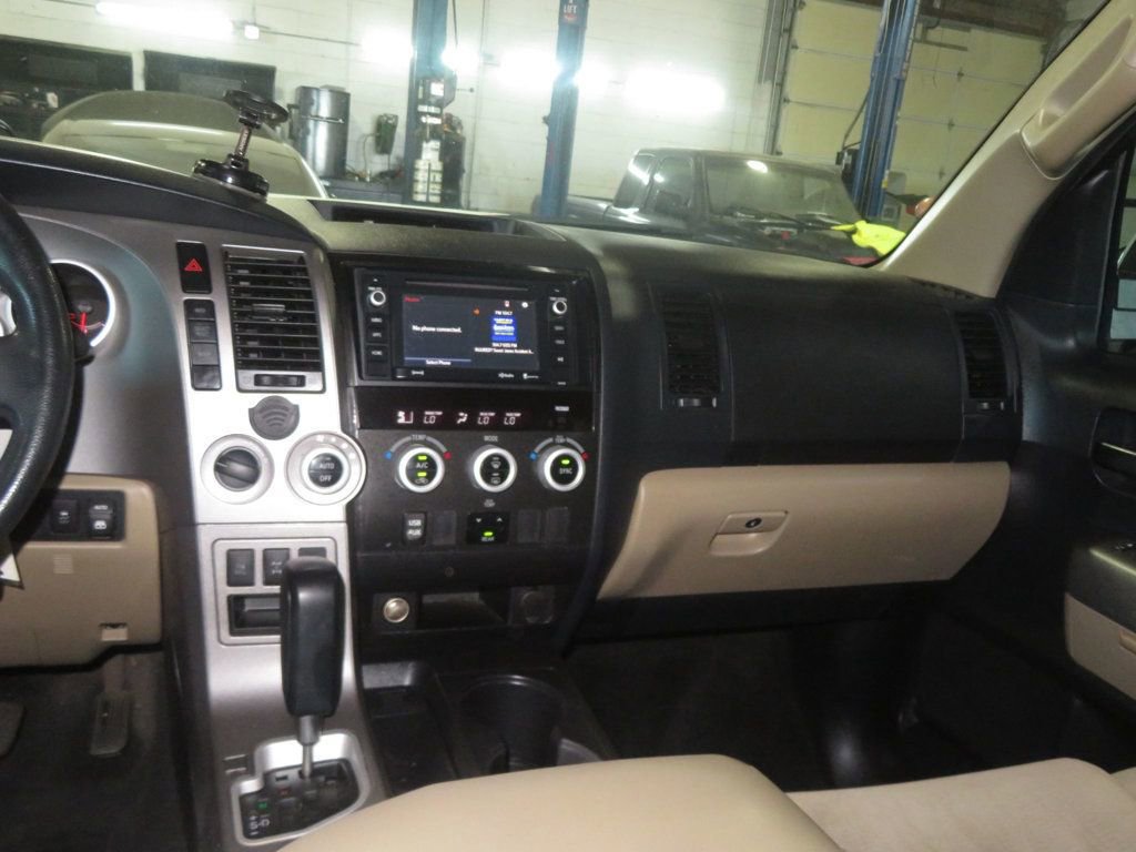 Used 2016 Toyota Sequoia SR5 AWD/4WD image 38