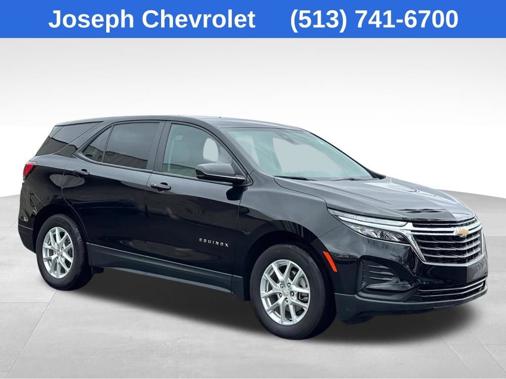 Used 2023 Chevrolet Equinox LS w/ LS Convenience Package image 3
