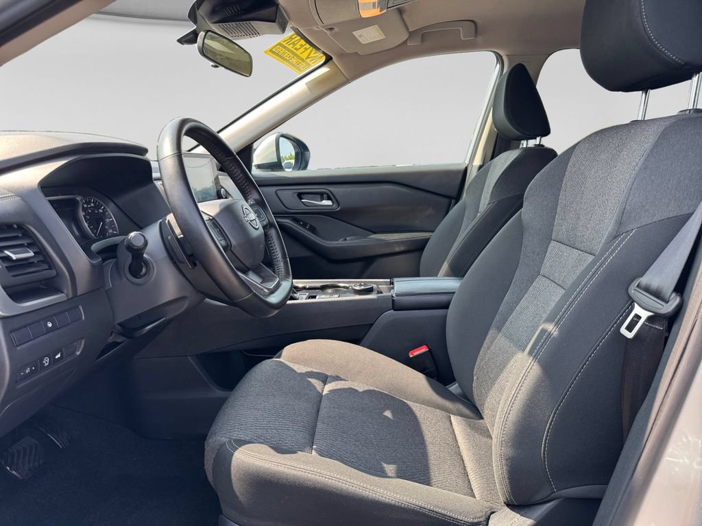 Used 2025 Nissan Rogue SV AWD/4WD image 19