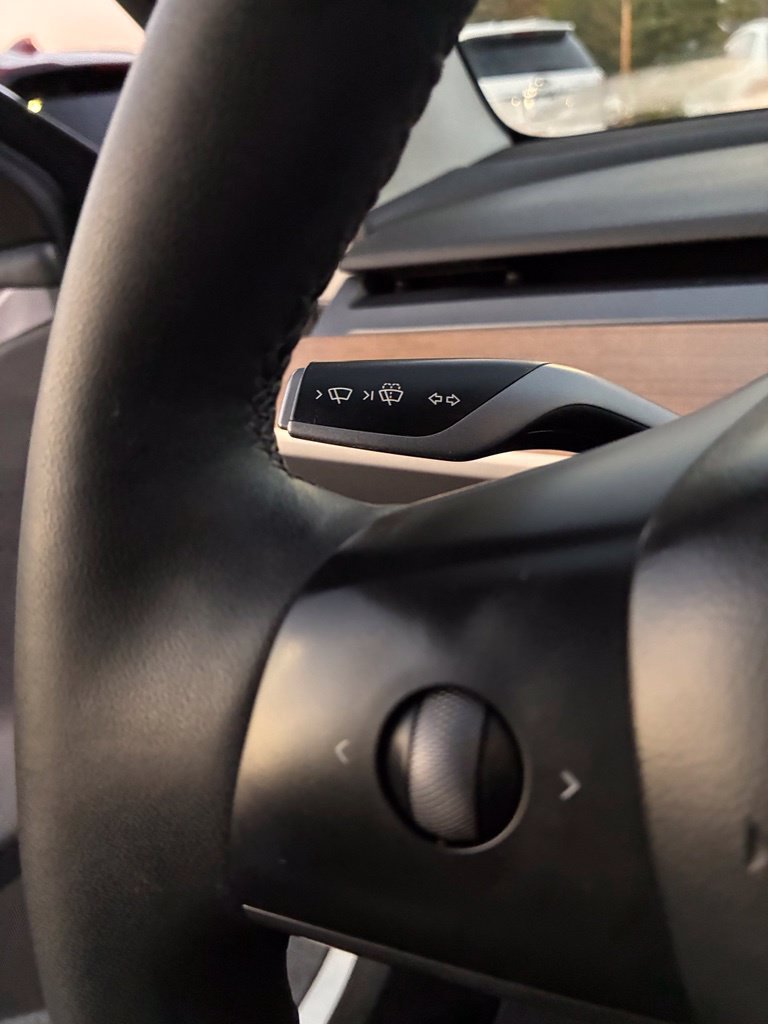 Used 2023 Tesla Model Y Long Range AWD/4WD image 32