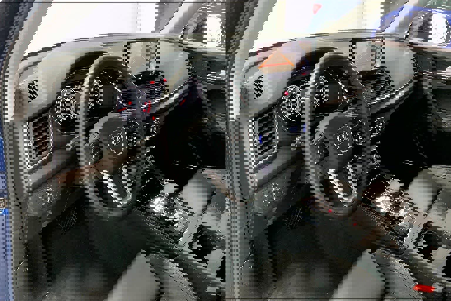 Used 2025 Audi Q5 2.0T Premium Plus w/ Premium Plus Package image 2