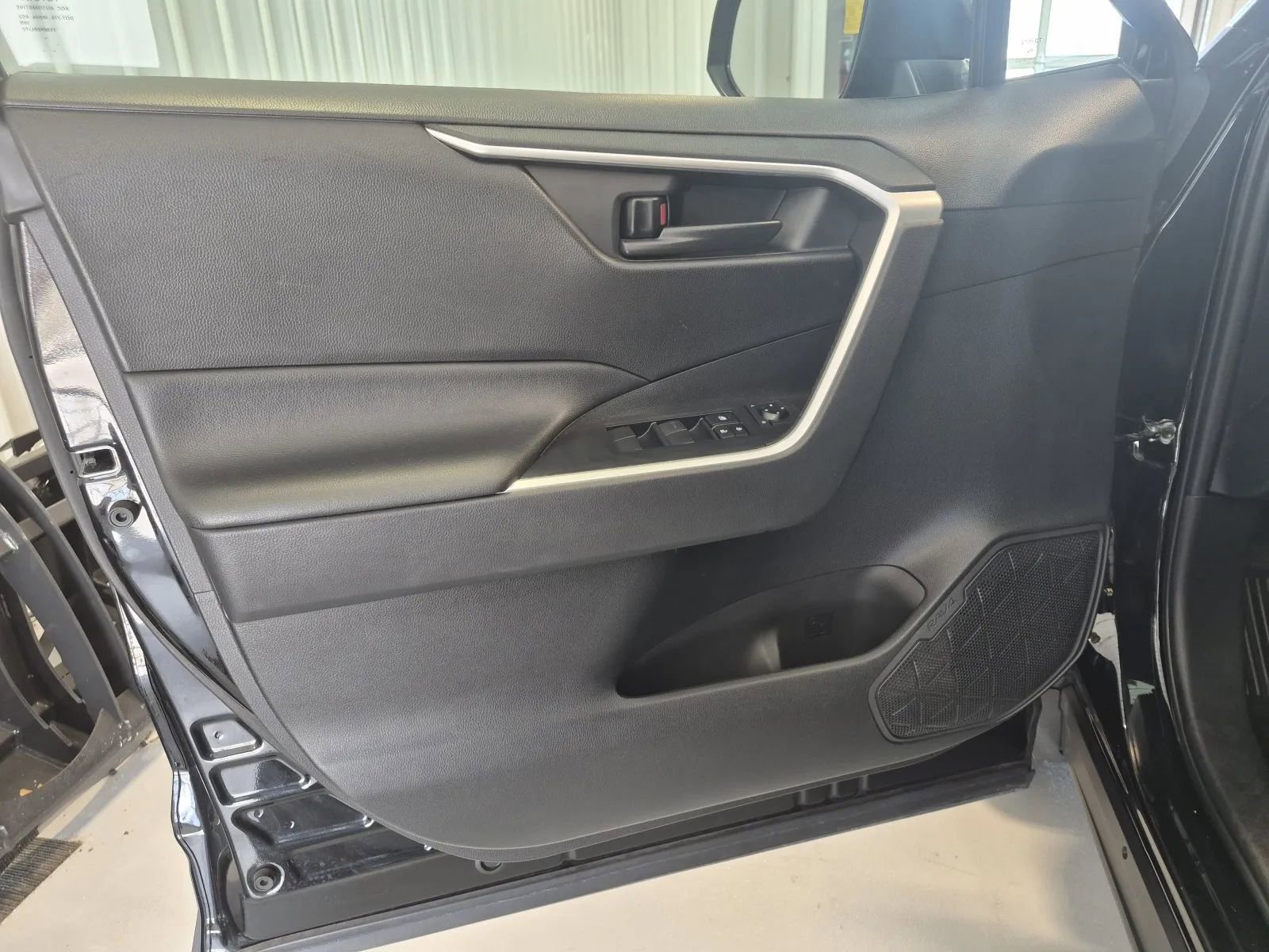 Used 2022 Toyota RAV4 LE AWD/4WD image 7