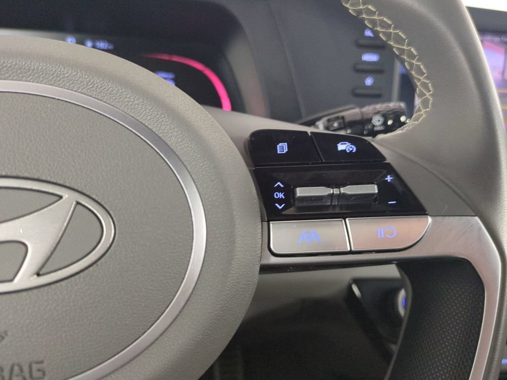 Used 2025 Hyundai Elantra Sport FWD image 30