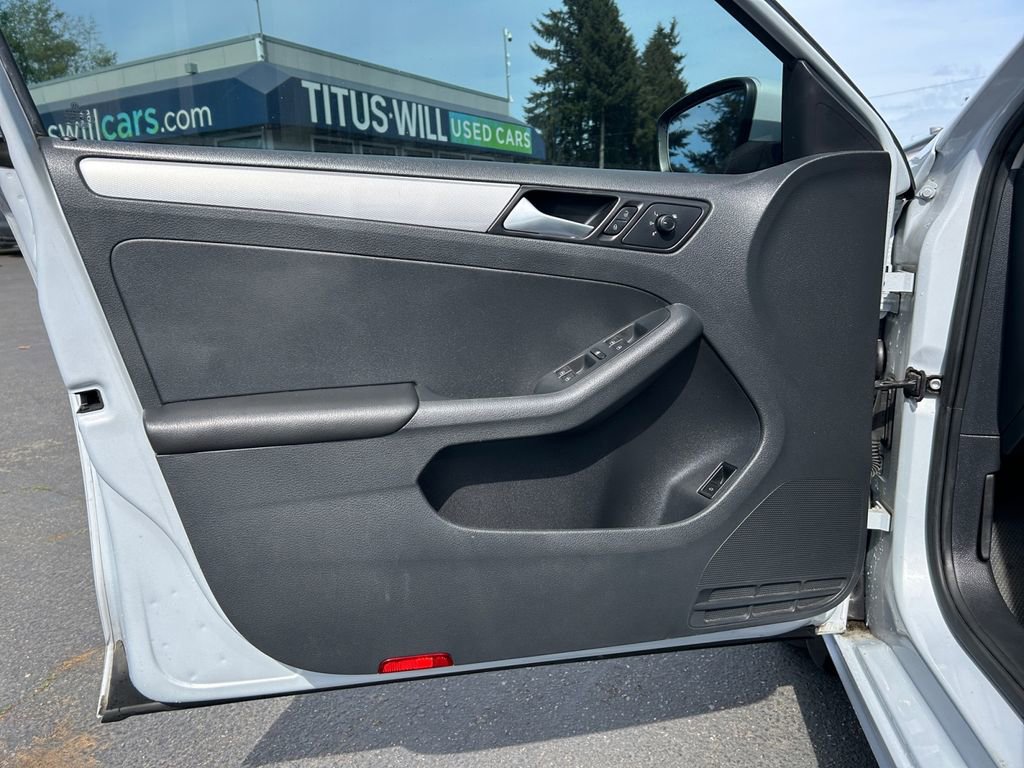Used 2017 Volkswagen Jetta SE FWD image 19