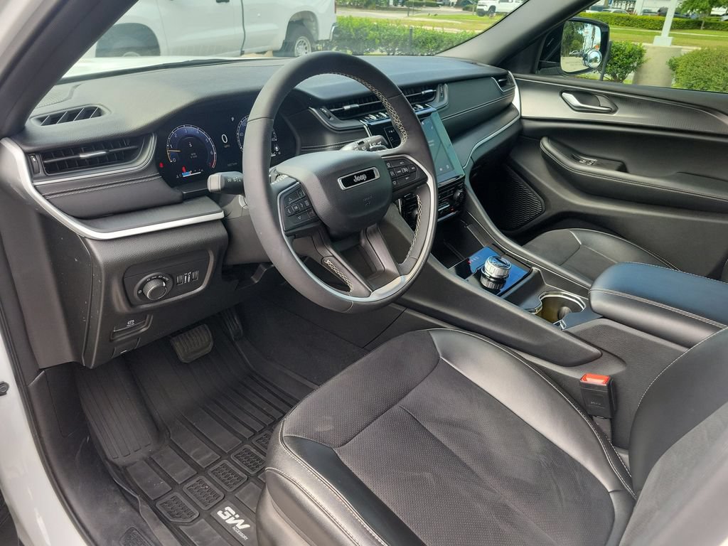 Used 2024 Jeep Grand Cherokee L Altitude AWD/4WD image 19