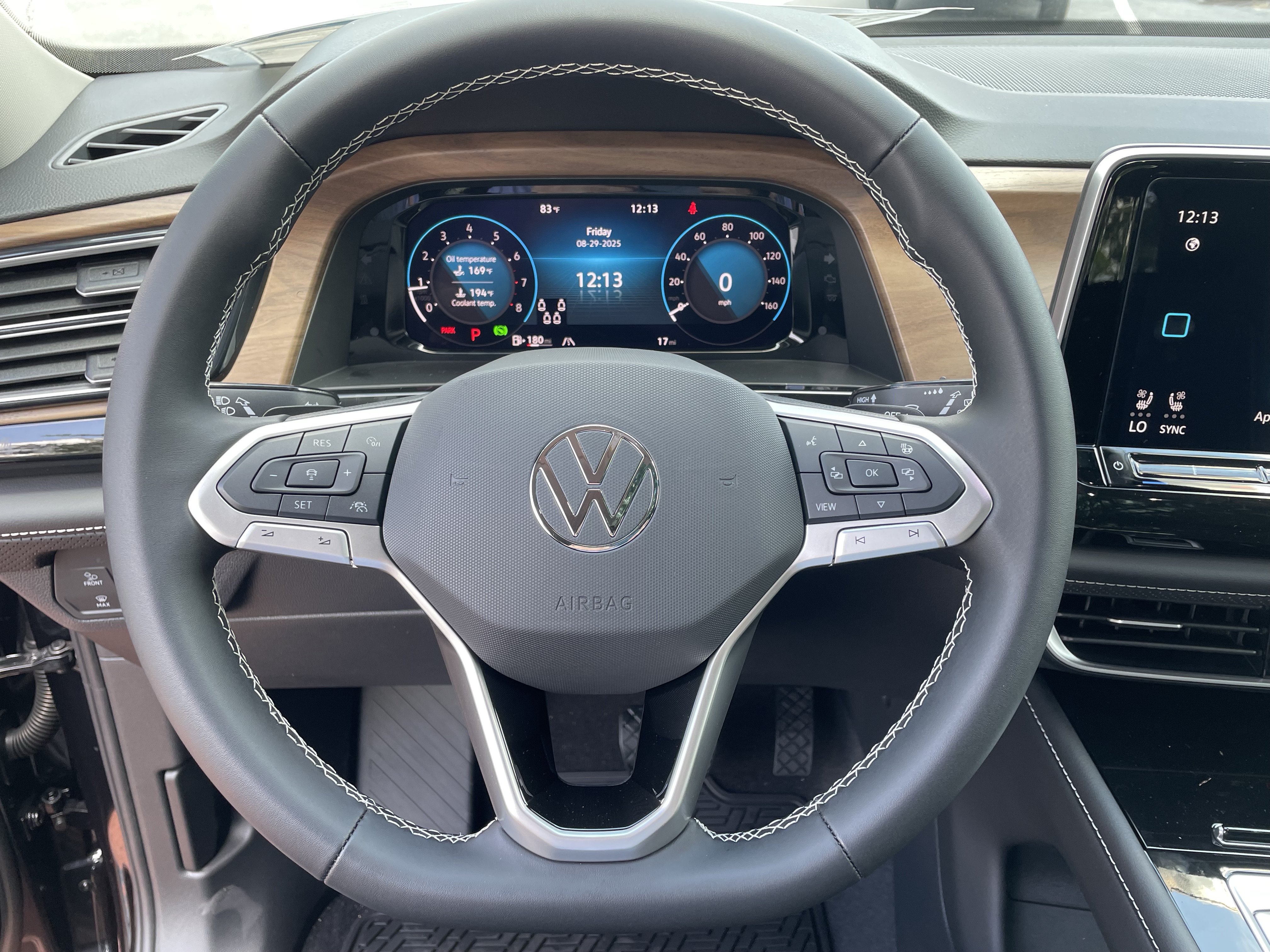 New 2026 Volkswagen Atlas SE image 18