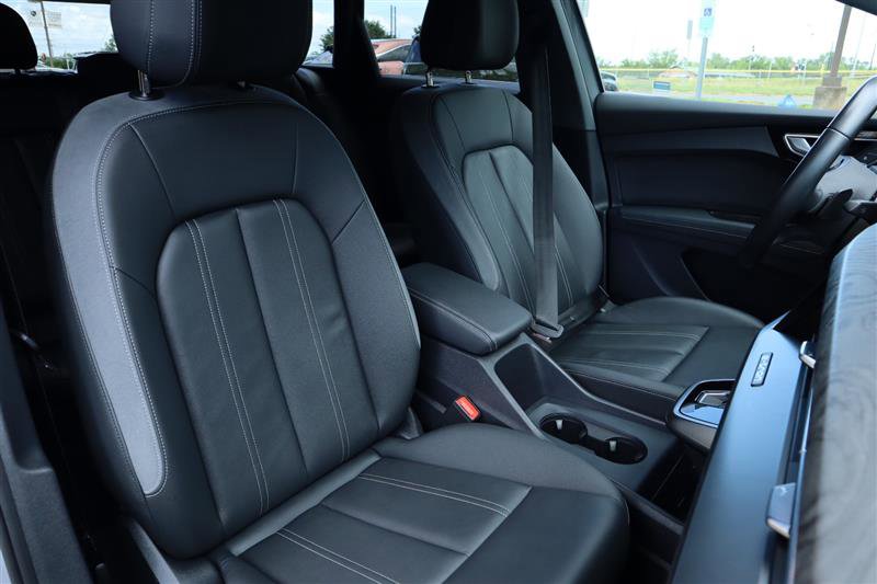 Used 2024 Audi Q4 e-tron Premium Plus image 9