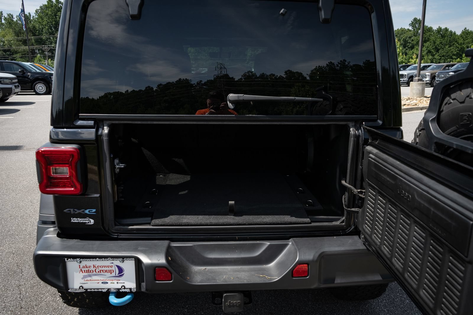 Used 2021 Jeep Wrangler Unlimited Rubicon 4xe w/ Cold Weather Group AWD/4WD image 9