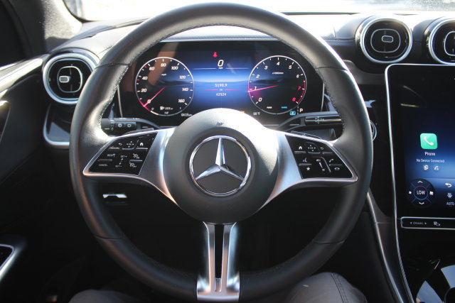 Used 2025 Mercedes-Benz GLC 300 4MATIC image 13