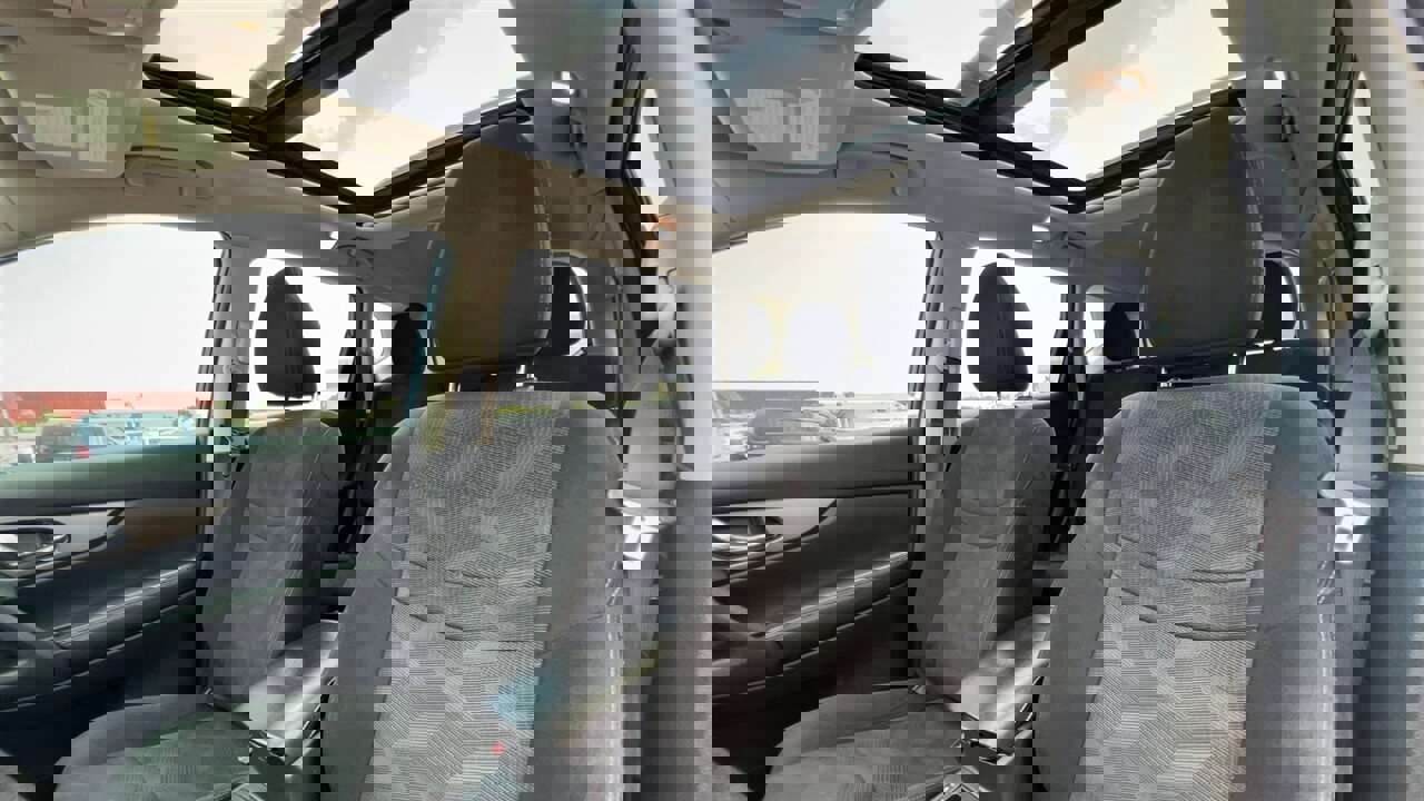 Used 2016 Nissan Rogue SV w/ SV Premium Package image 11