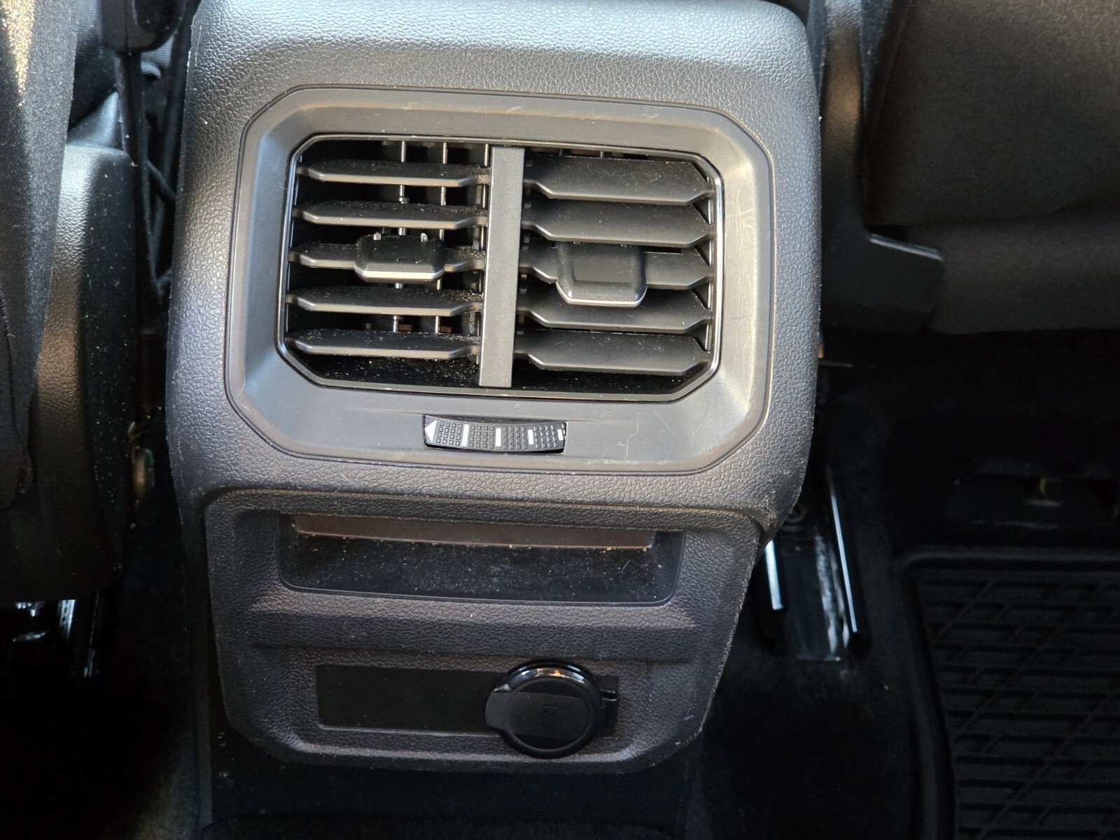 Used 2024 Volkswagen Tiguan S image 14