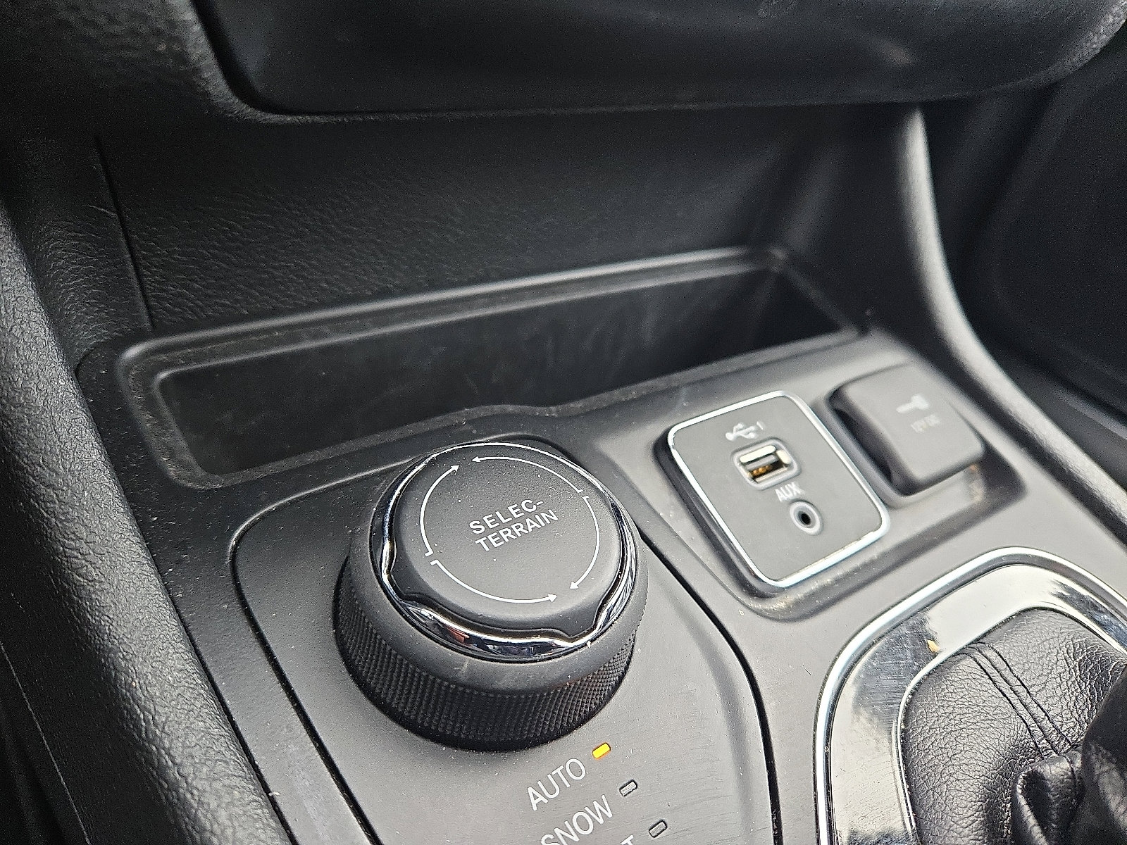 Used 2019 Jeep Cherokee Limited image 24