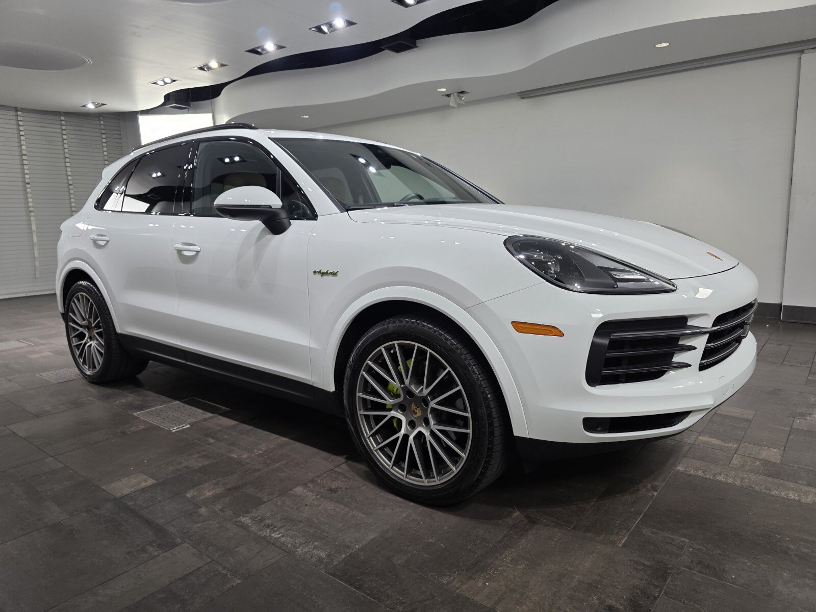 Used 2023 Porsche Cayenne Platinum Edition AWD/4WD image 28