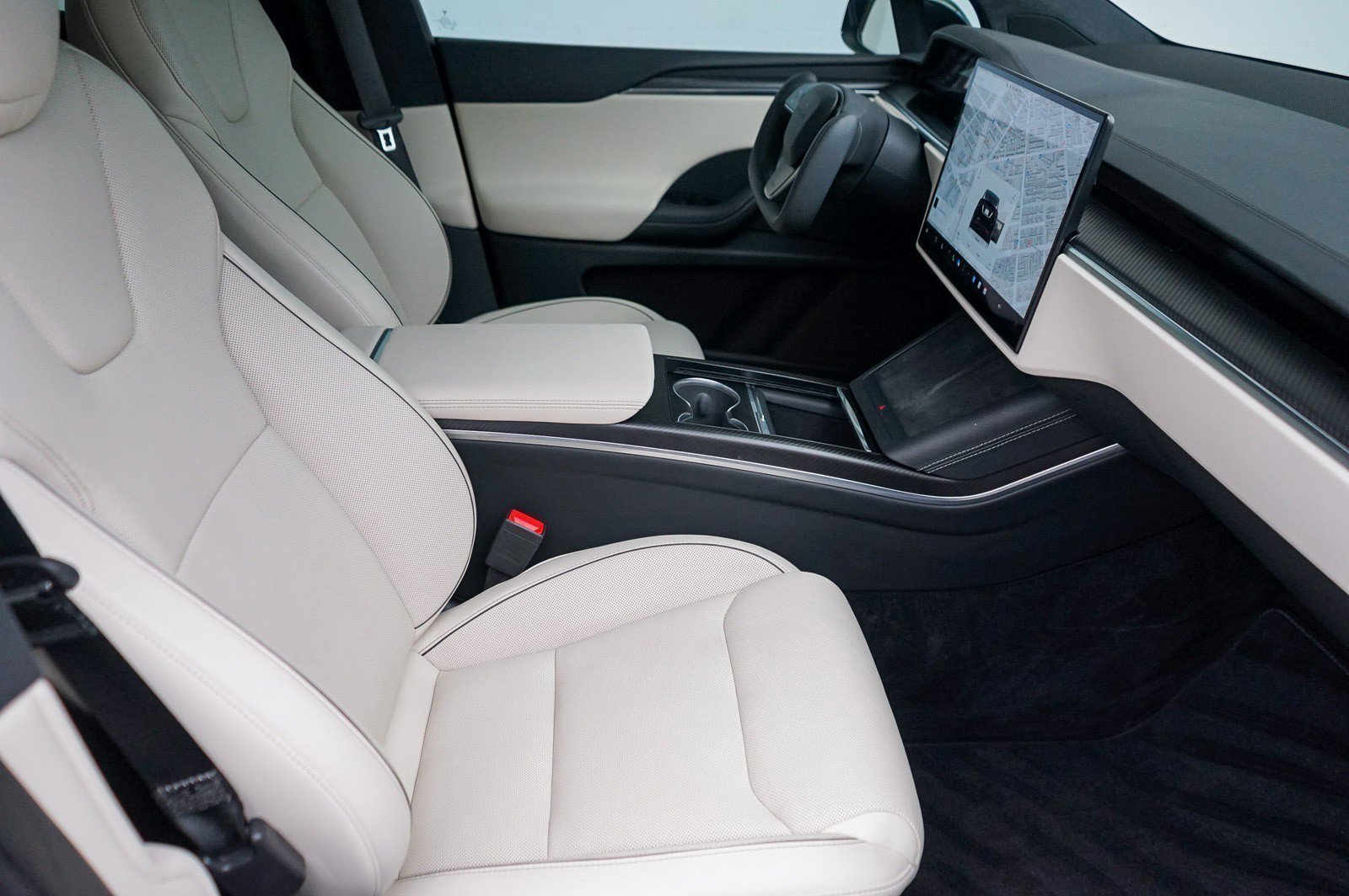 Used 2024 Tesla Model X Plaid image 16