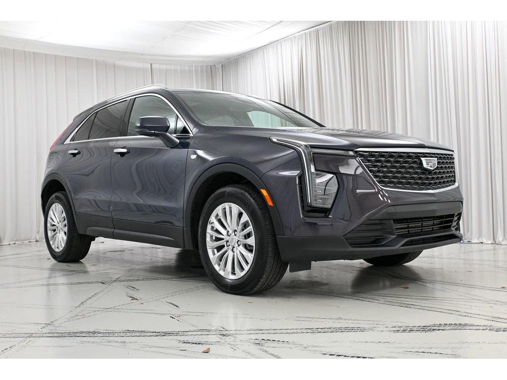 Certified 2024 Cadillac XT4 Luxury w/ Cold Weather Package image 2