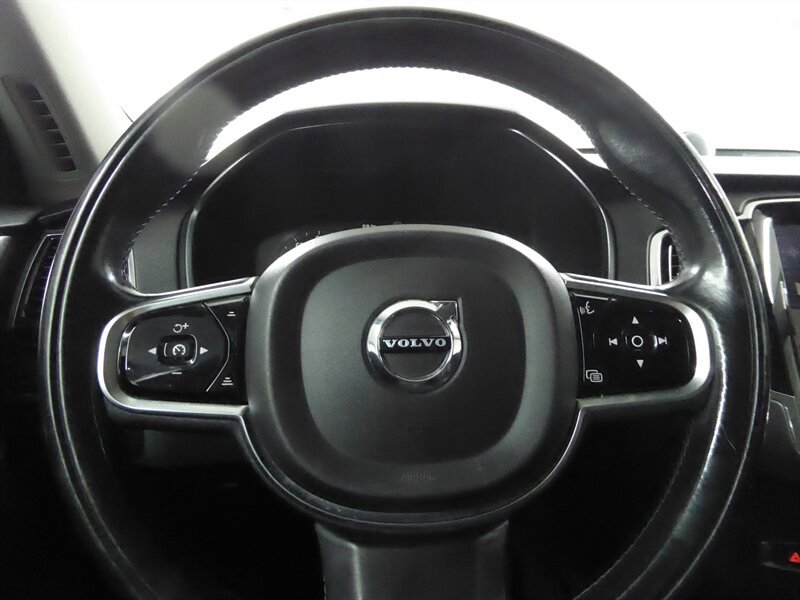 Used 2016 Volvo XC90 T6 Momentum w/ Momentum Plus Package AWD/4WD image 9