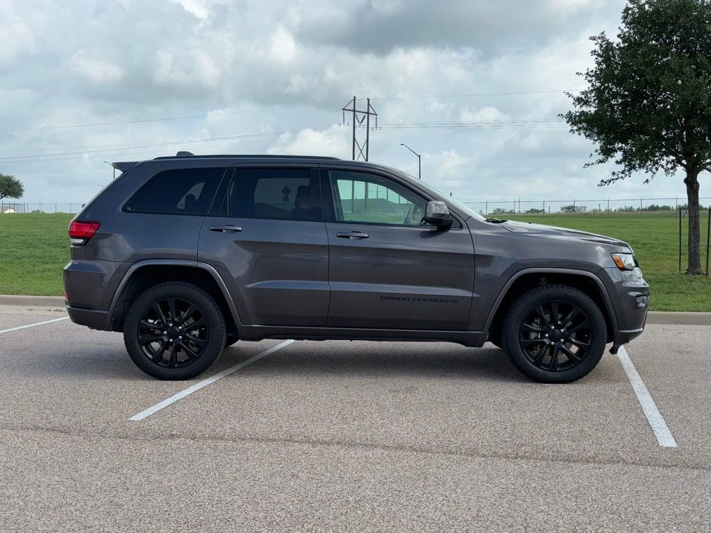 Used 2018 Jeep Grand Cherokee Altitude image 4