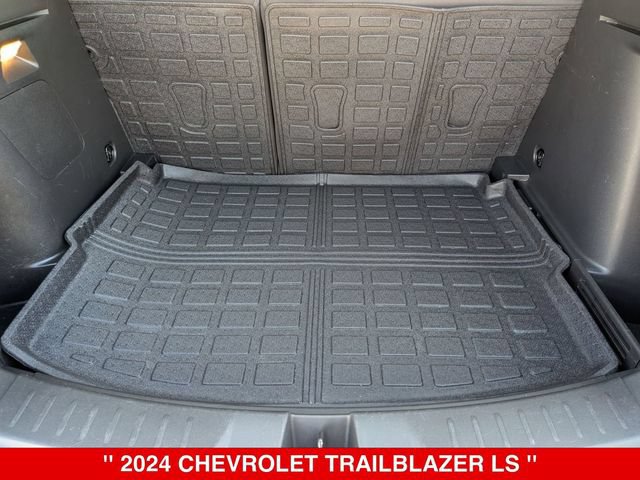 Used 2024 Chevrolet TrailBlazer LS AWD/4WD image 31