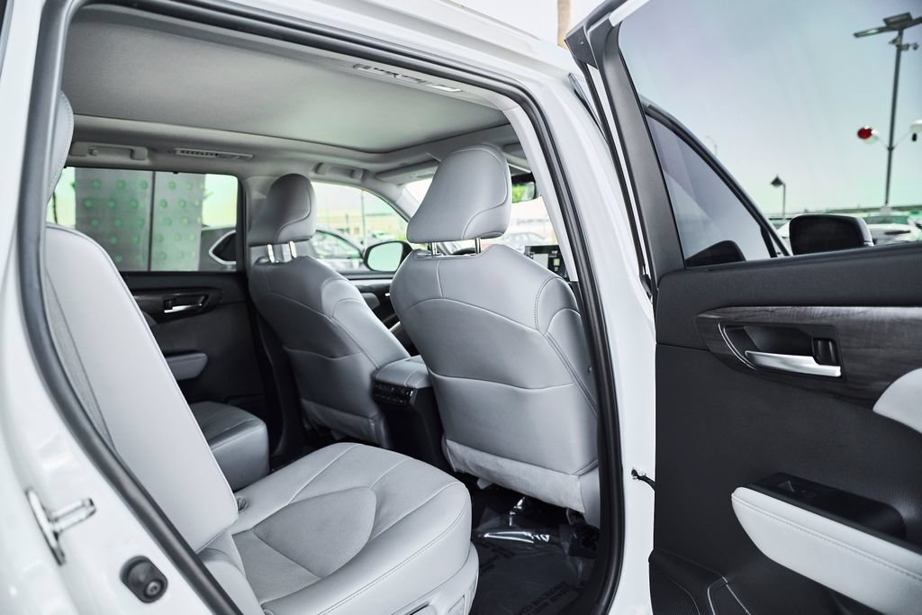 Used 2022 Toyota Highlander Platinum FWD image 14