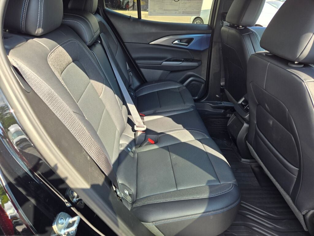 New 2026 Chevrolet Equinox EV LT AWD/4WD image 7