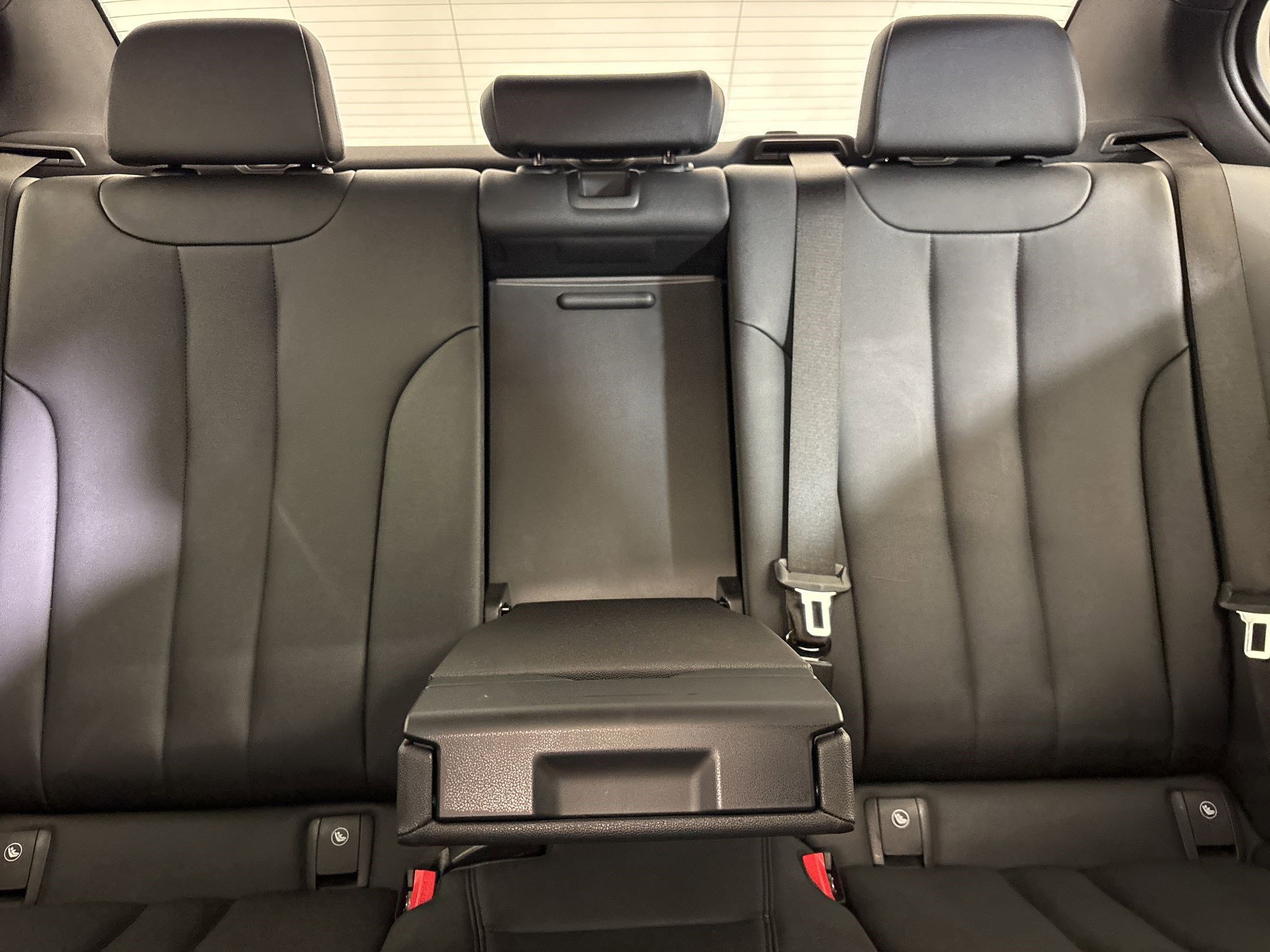 Used 2020 BMW 530i w/ Convenience Package image 30