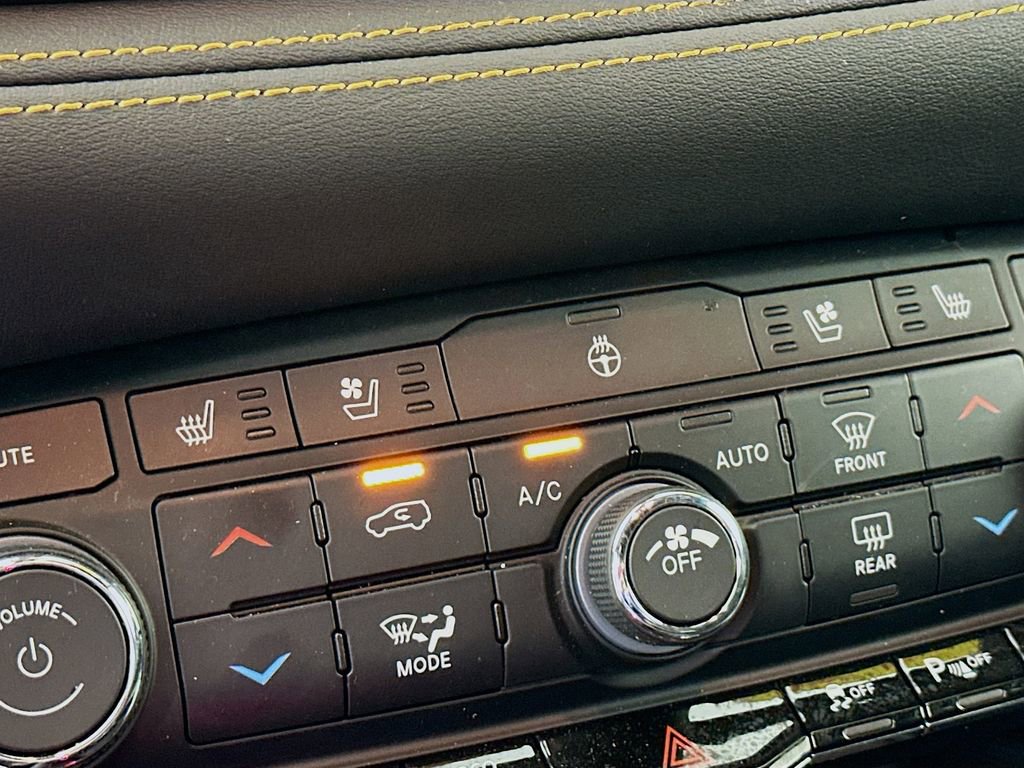 Certified 2023 Dodge Durango R/T image 32