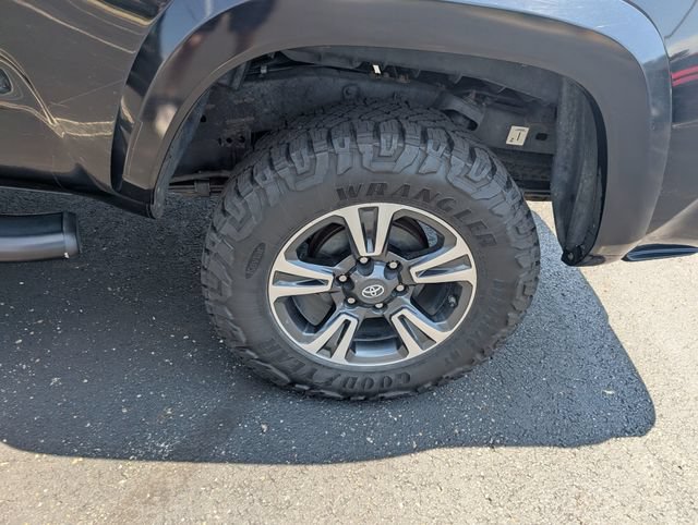 Used 2019 Toyota Tacoma TRD Sport w/ Technology Package AWD/4WD image 23