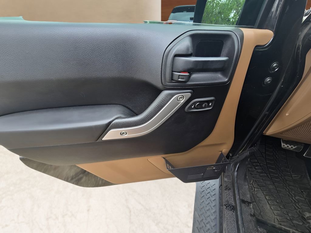 Used 2013 Jeep Wrangler Unlimited Sahara w/ Connectivity Group image 53