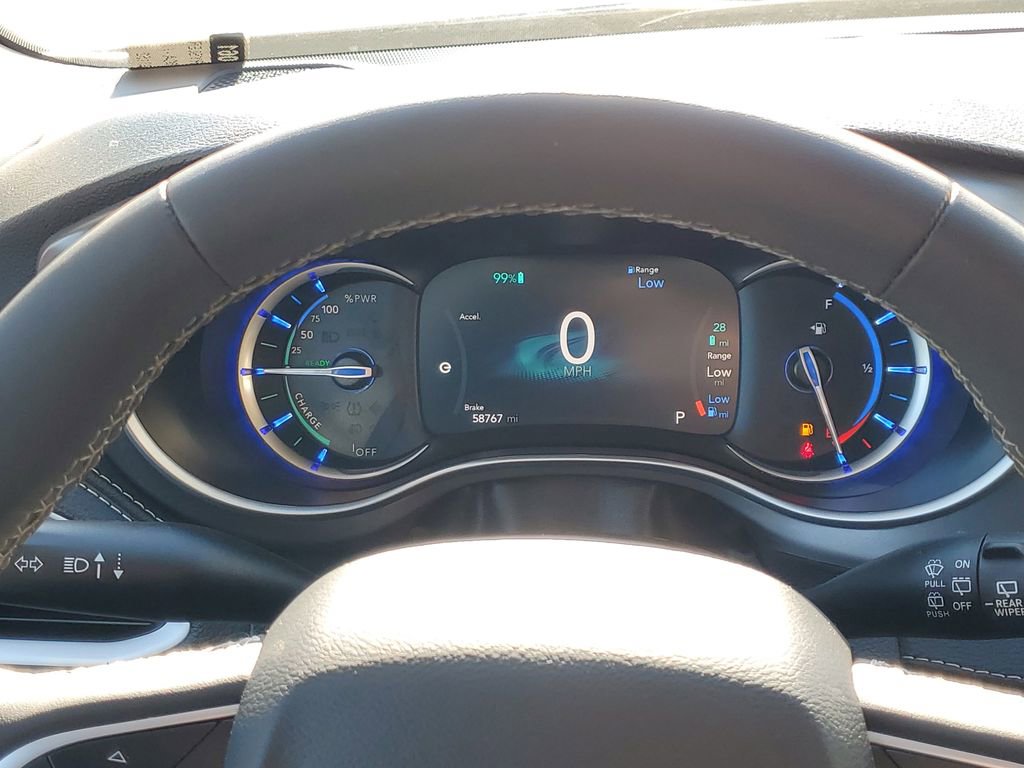 Used 2024 Chrysler Pacifica Limited FWD image 28