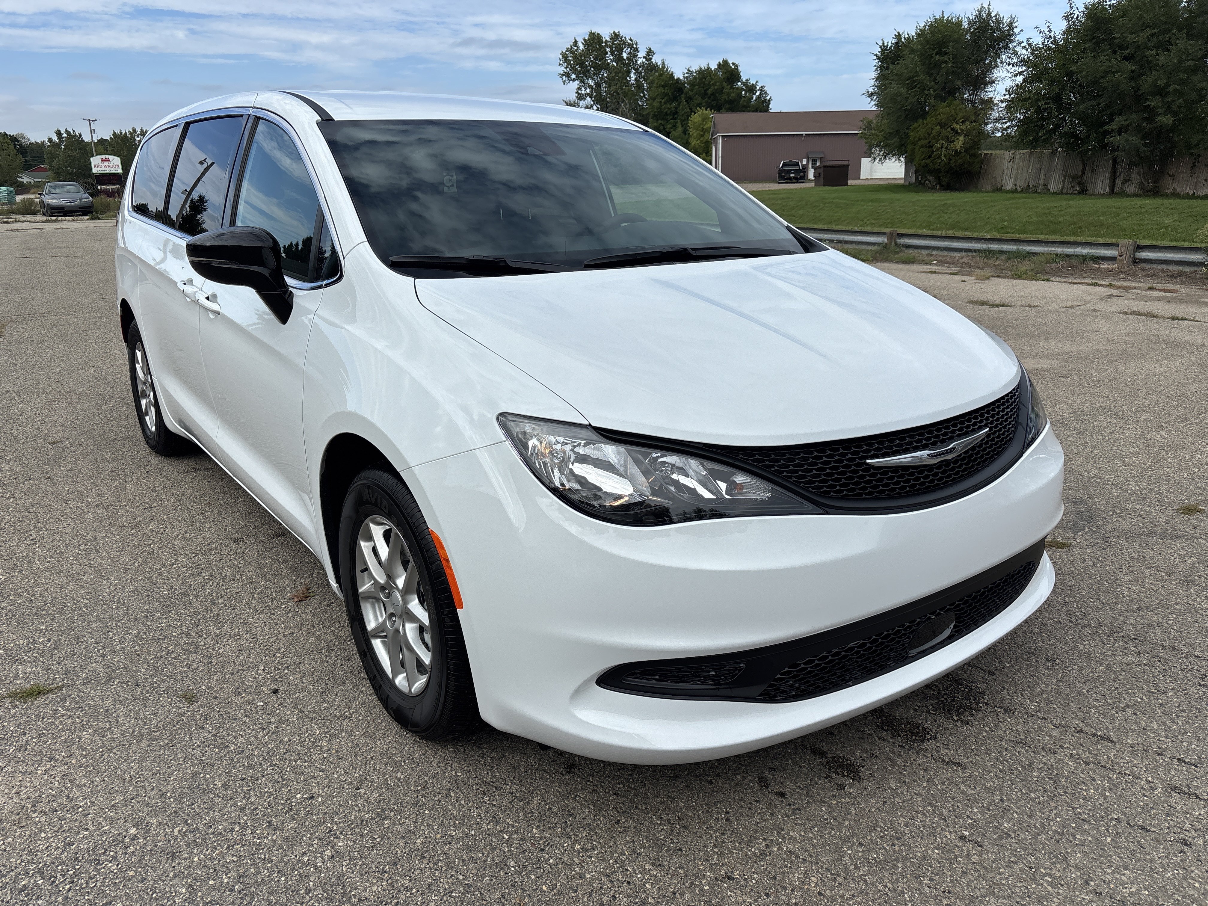 New 2027 Chrysler Pacifica LX FWD image 1