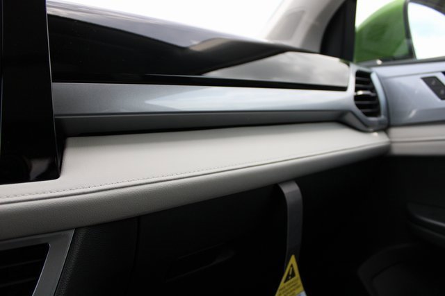 New 2025 Volkswagen Taos SEL image 9