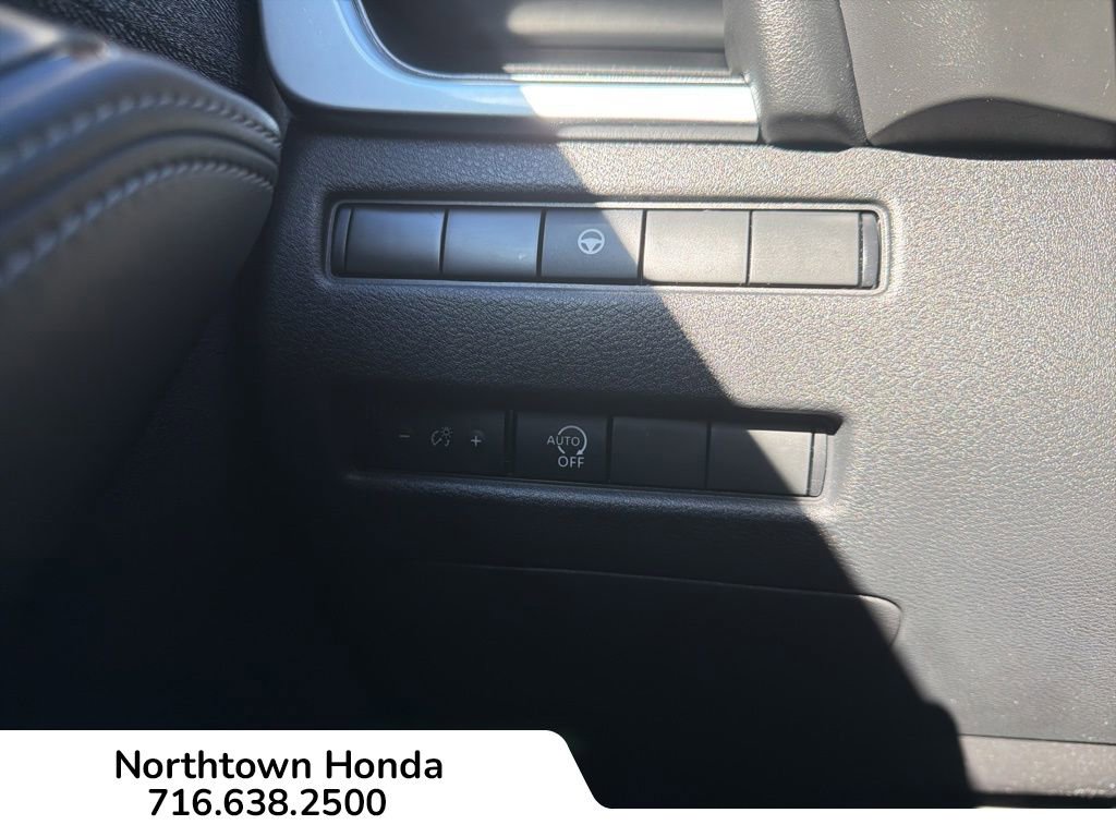 Used 2023 Nissan Rogue SV image 18