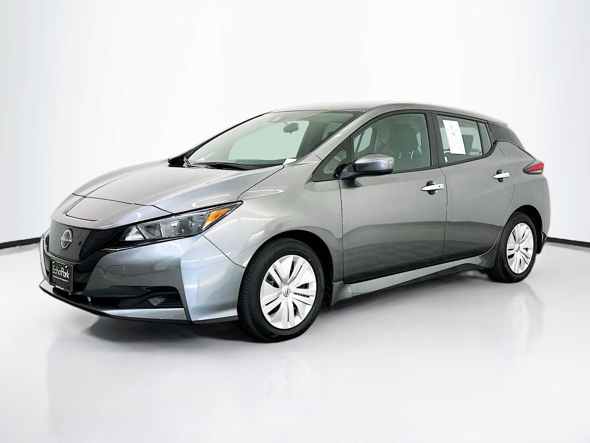 Used 2024 Nissan Leaf S image 3